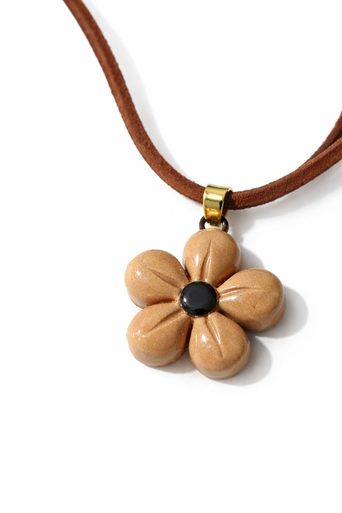 Fiore in Ceramica con laccio scamosciato